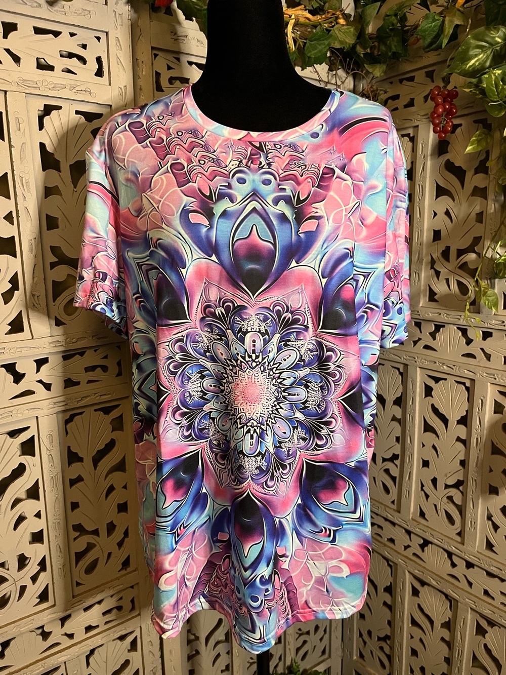 TASTY TAFFY PINK & PURPLE SWIRL WITH MANDALA DESIGN SHORT SLEEVE PLUS SIZE TOP